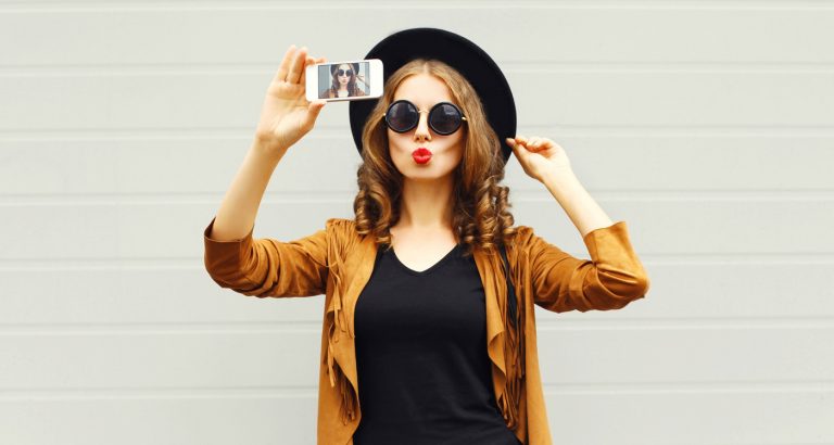 girl taking selfie